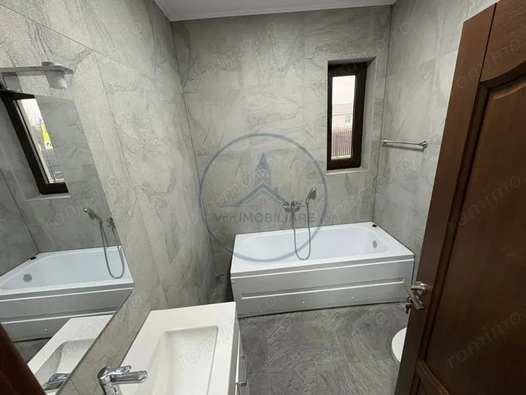 Casă cu 3 camere cu Canalizare în Central