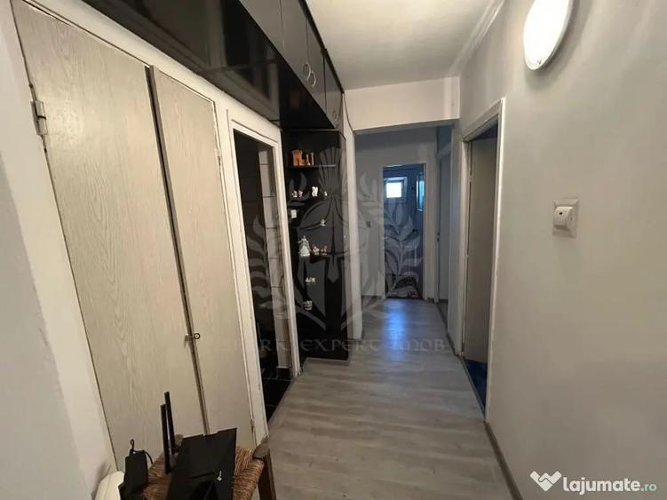 Apartament cu 4 camere decomandat în Malu Roșu