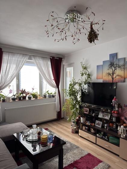 Apartament cu 3 camere semidecomandat în Crângași