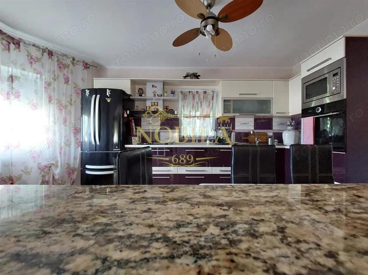 Casă cu Teren 4200 Mp în Livezi
