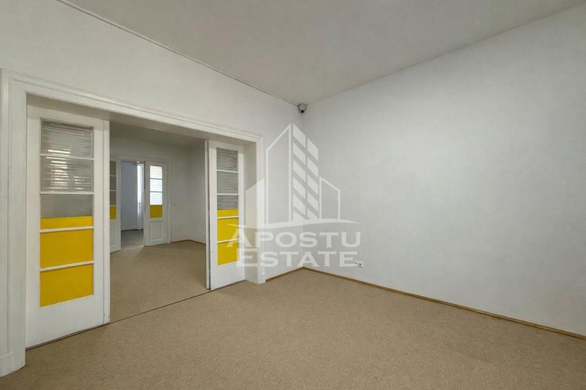 Casă cu 10 camere cu Canalizare în Lunei