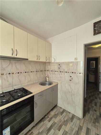 Apartament cu 2 camere decomandat, mobilat în Dâmbovița
