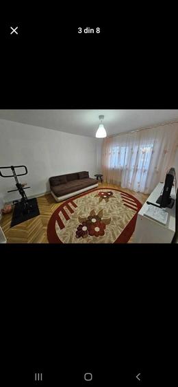 Apartament cu 4 camere decomandat în Eremia