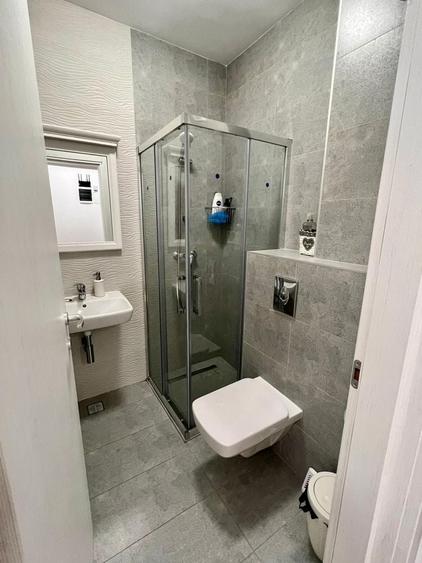 Apartament cu 3 camere decomandat în Exterior Vest