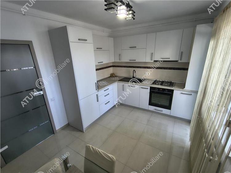 Apartament cu 2 camere decomandate balcon si loc de parcare etajul 1 - 5