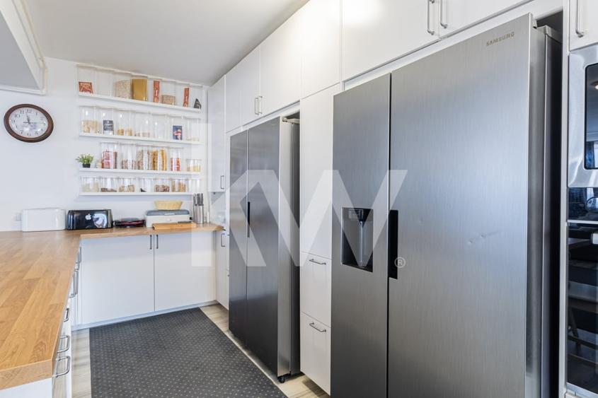 Apartament cu 5 camere decomandat, mobilat în Noua