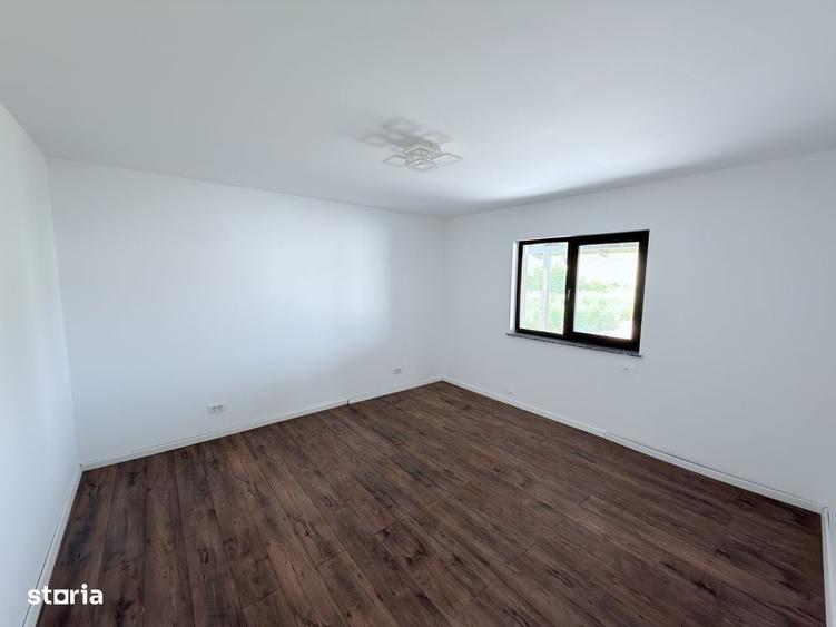 Casă cu 4 camere cu Teren 1300 Mp în Stăuceni