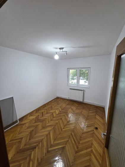 Apartament cu 3 camere semidecomandat în Tomis III