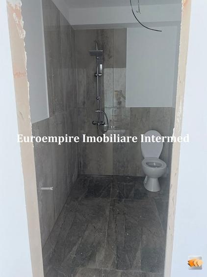 Casă cu 7 camere cu Canalizare în Exterior Est
