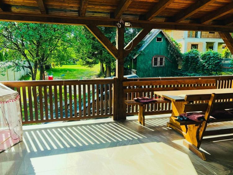 Casă cu 4 camere cu Teren 1000 Mp în Sadu