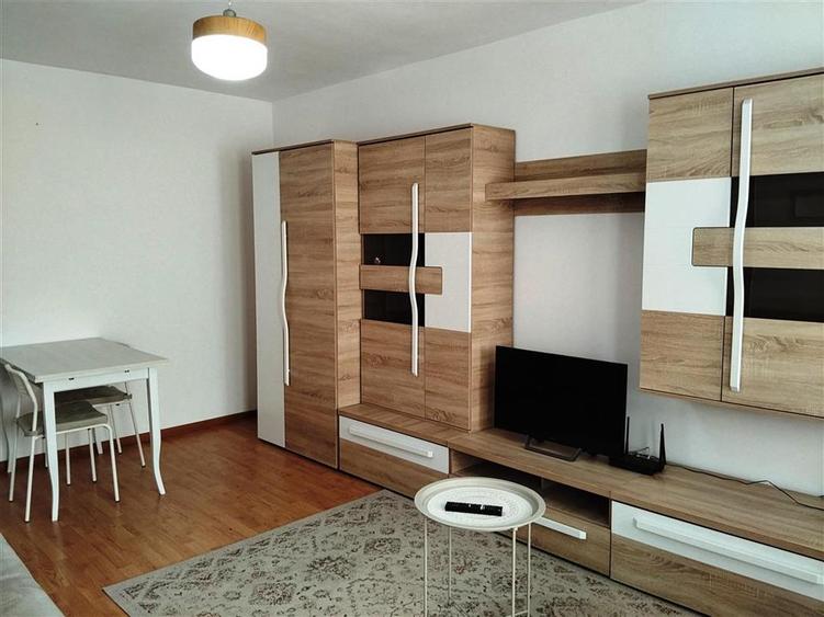 Apartament cu 2 camere decomandat, mobilat în Sud