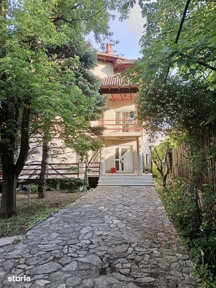 Casă cu 6 camere cu Teren 750 Mp în Nord