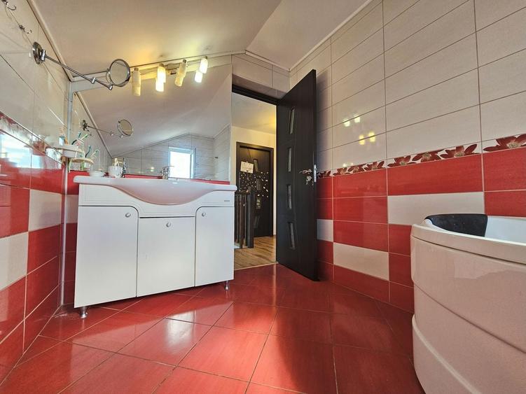 Casă cu 4 camere cu Canalizare în Micro 11