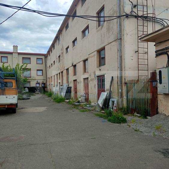 Spațiu industrial, de 900 mp, în Semicentral