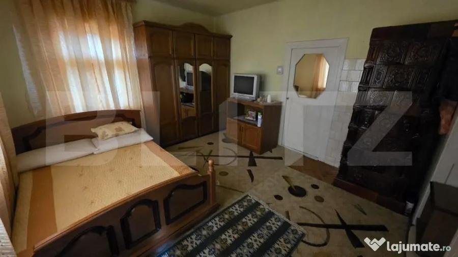 Casă cu 4 camere cu Teren 4000 Mp în Central