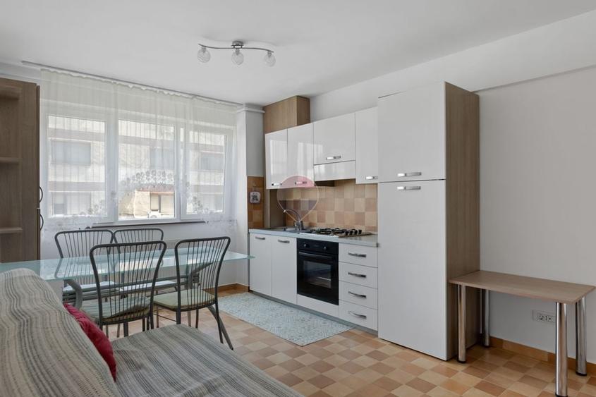 Apartament cu 2 camere semidecomandat, mobilat în Boul Roșu