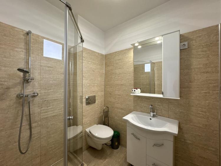 Casă individuală cu 8 camere cu Teren 500 Mp în Odăi