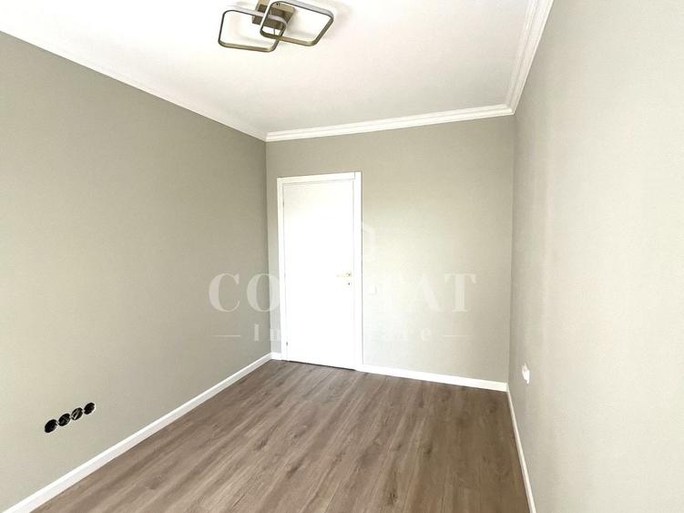 Apartament cu 3 camere semidecomandat în Florești