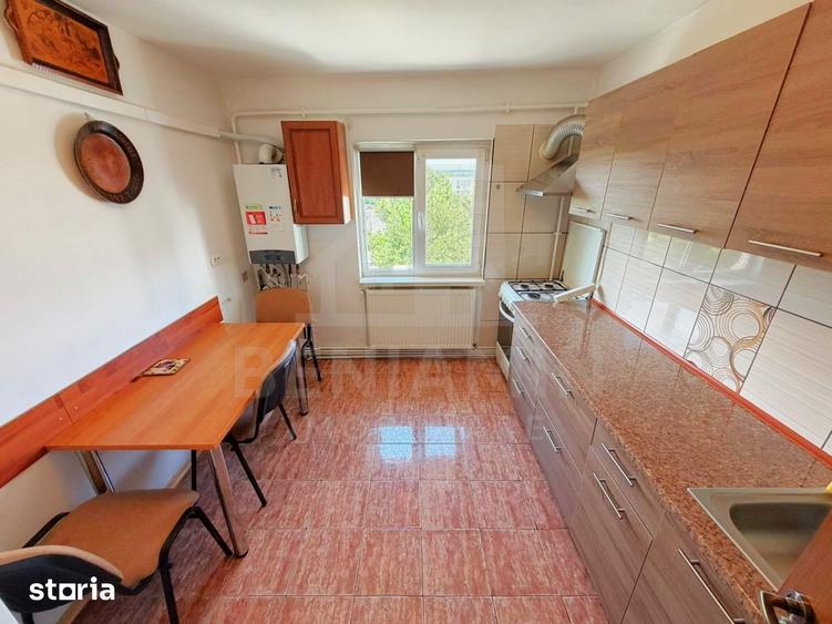 Apartament cu 3 camere decomandat în 1 Mai