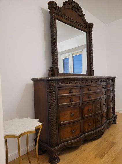 Casă individuală cu 5 camere cu Teren 3800 Mp în Vârfu Câmpului