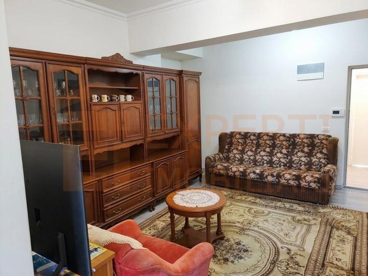 Apartament cu 2 camere decomandat, mobilat în Far
