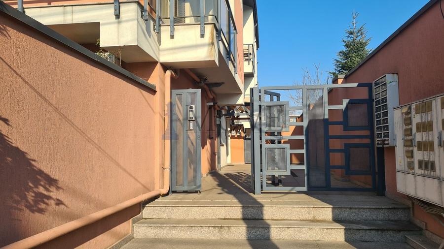Apartament cu 2 camere semidecomandat, mobilat în Domenii