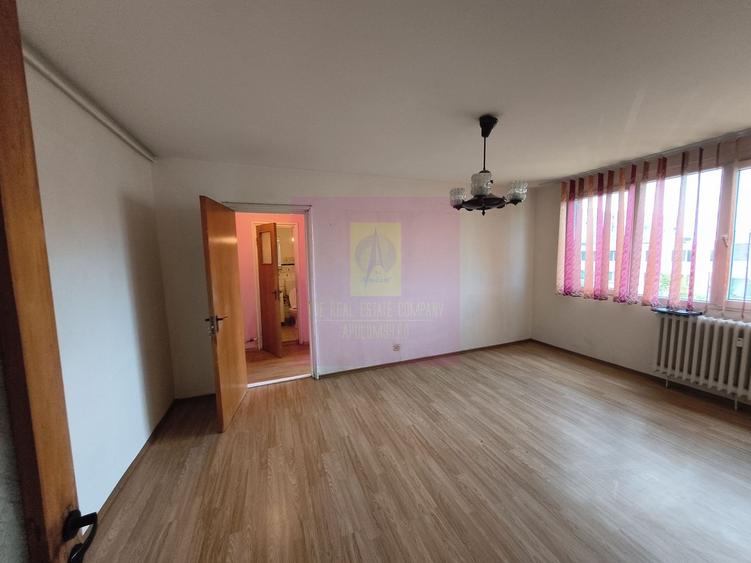 Apartament cu 3 camere semidecomandat în Valea Ialomiței