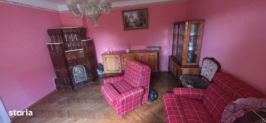 Casă cu 4 camere în Central