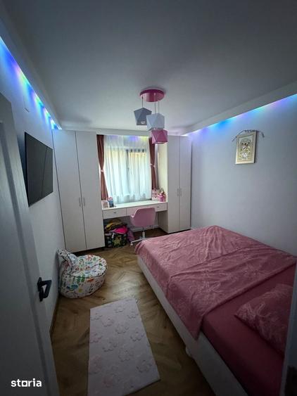 Apartament cu 4 camere în Tineretului