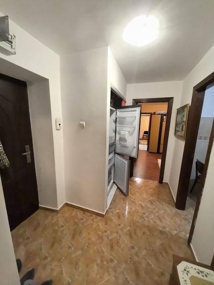 Apartament cu 3 camere semidecomandat în Central