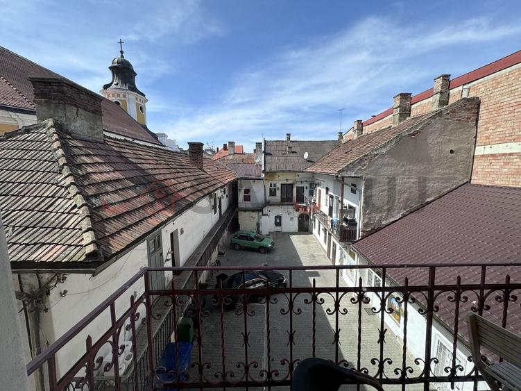 Apartament cu 4 camere decomandat, mobilat în Ultracentral
