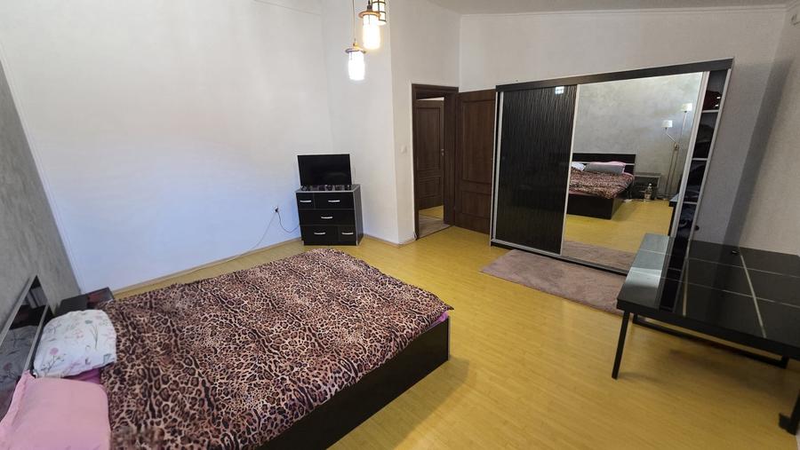 Apartament cu 4 camere semidecomandat, mobilat în Bragadiru