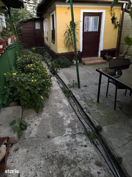 Casă cu 6 camere cu Teren 344 Mp în Văcăresti