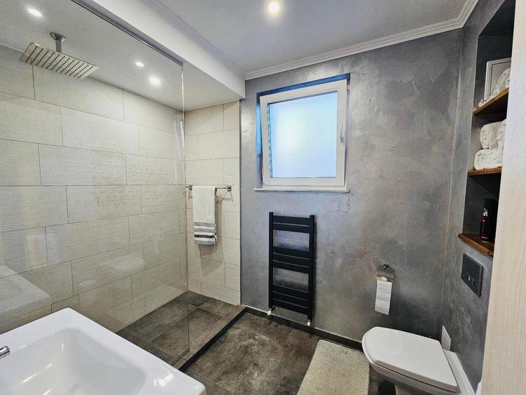 Duplex cu 4 camere cu Canalizare în Iris
