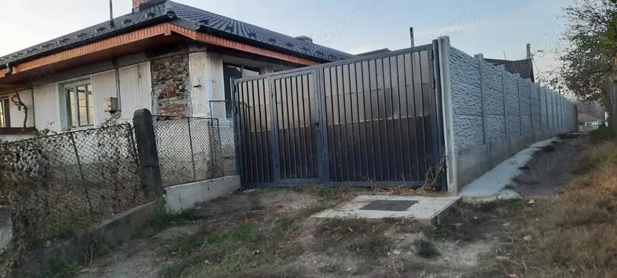Casă cu 4 camere în Onești