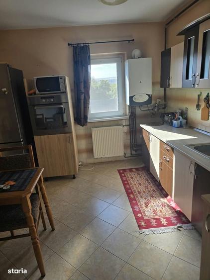 Apartament cu 4 camere decomandat în Micro 16