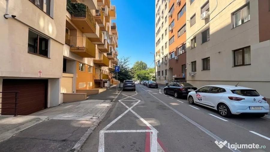 Apartament cu 3 camere decomandat în Jiului
