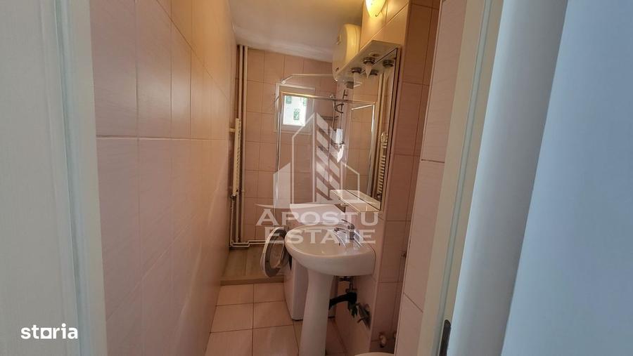 Apartament cu 3 camere semidecomandat în Dacia