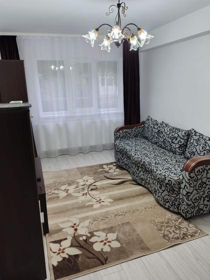 Garsonieră decomandată în Central