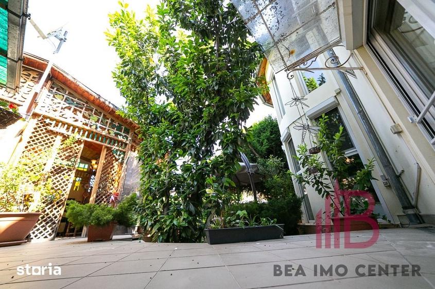 Casă cu 7 camere cu Teren 381 Mp în Intim