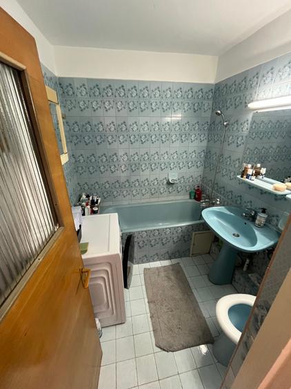 Apartament cu 3 camere decomandat în P-ța Victoriei