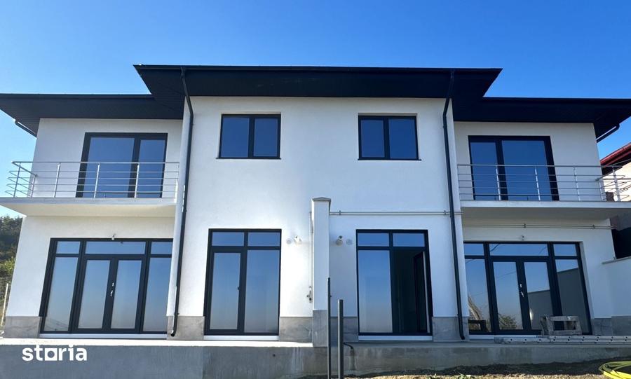 Casă cu 4 camere cu Teren 640 Mp în Tomești