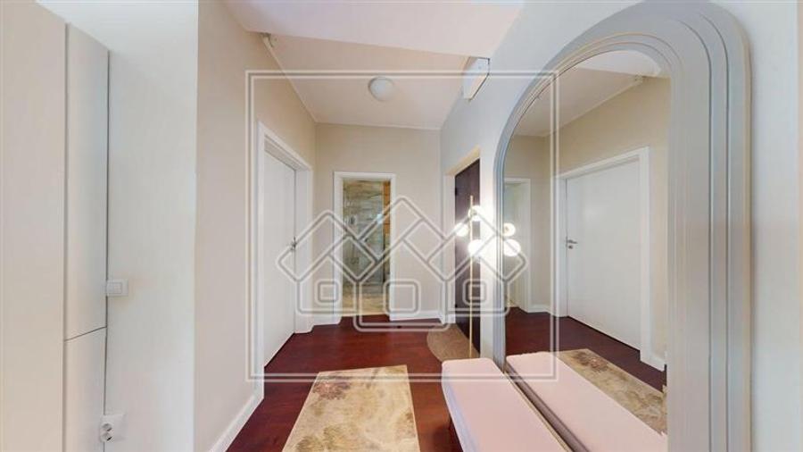 Apartament cu 3 camere decomandat în Șelimbăr