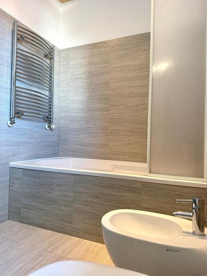 Apartament cu 4 camere decomandat în Dorobanți