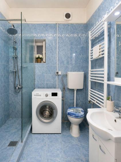 Apartament cu 2 camere nedecomandat, mobilat în Central