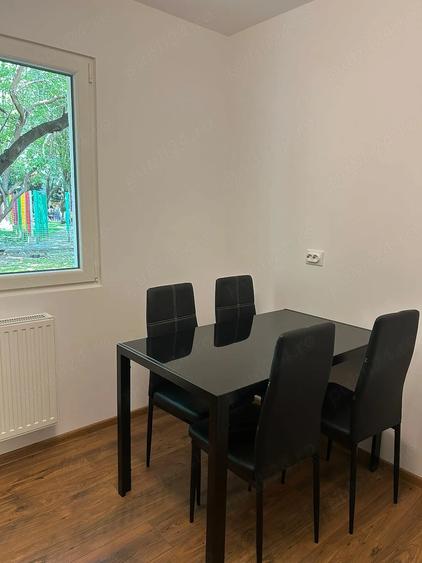 Apartament cu 3 camere semidecomandat în Berceni
