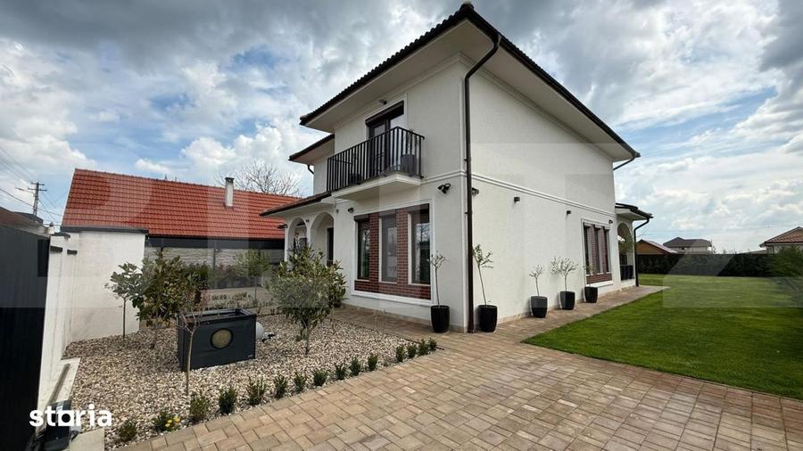 Casă cu 5 camere cu Teren 798 Mp în Peciu Nou