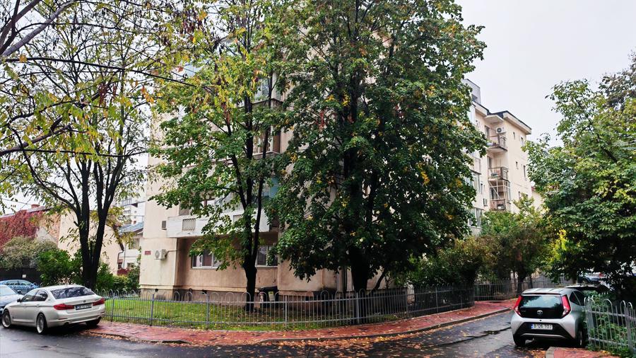 Garsonieră decomandată în Decebal