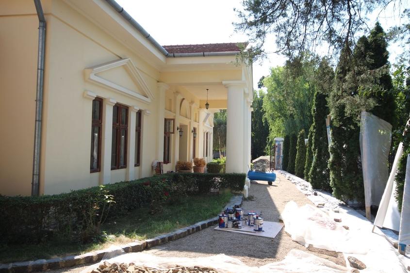 Casă individuală cu 6 camere cu Canalizare în Badea Cârțan