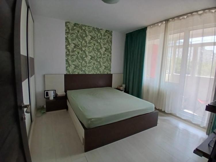 Apartament cu 3 camere decomandat în Drumul Taberei